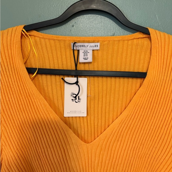 Yellow V-Neck Ribbed Knit Top - Picture 2 of 5